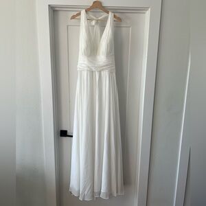 Elegant White V-Neck Maxi Dress